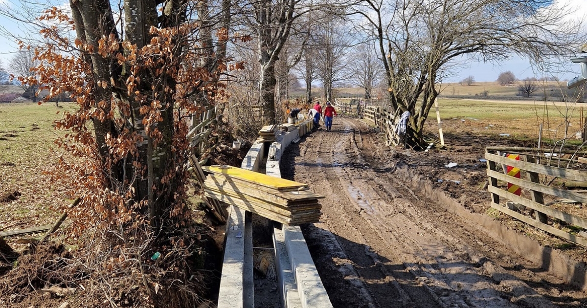 Jó ütemben halad az aszfaltozás Pálpatakától Korond felé